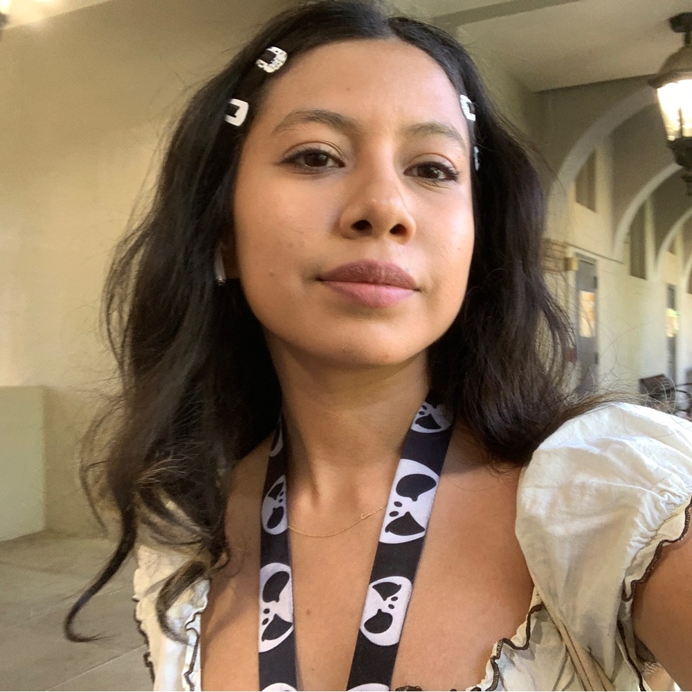 Meet your Posher, Dafne